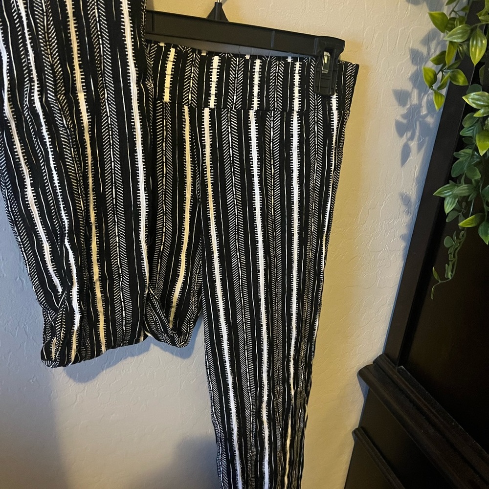 APT.9 Striped White and Black Pants. Size S.